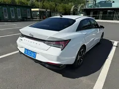 2022 Hyundai Elantra 1.5L CVT LUX Premium, белый — фото 4