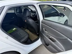 2022 Hyundai Elantra 1.5L CVT LUX Premium, белый — фото 11