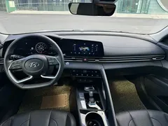 2022 Hyundai Elantra 1.5L CVT LUX Premium, белый — фото 14