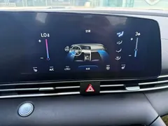 2022 Hyundai Elantra 1.5L CVT LUX Premium, белый — фото 17