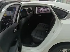 2020 Kia Cerato 1.5L CVT Sunroof, белый — фото 11