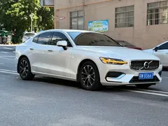 2022 Volvo S60 B4 Luxury, белый — фото 3
