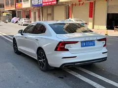 2022 Volvo S60 B4 Luxury, белый — фото 9