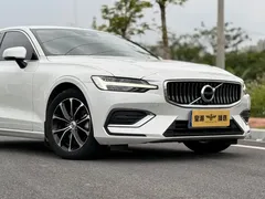 2022 Volvo S60 B4 Luxury, белый — фото 15