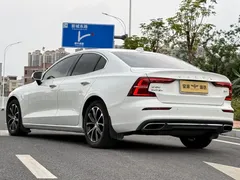 2022 Volvo S60 B4 Luxury, белый — фото 18