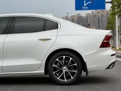 2022 Volvo S60 B4 Luxury, белый — фото 36