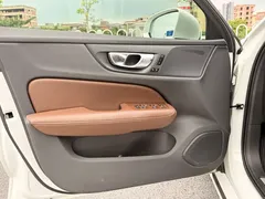 2022 Volvo S60 B4 Luxury, белый — фото 39