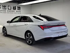 2022 Hyundai Elantra 1.5L CVT LUX Premium, белый — фото 4