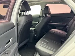 2022 Hyundai Elantra 1.5L CVT LUX Premium, белый — фото 8