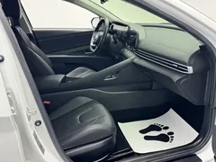 2022 Hyundai Elantra 1.5L CVT LUX Premium, белый — фото 14
