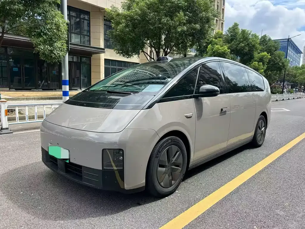 2024 Li Auto MEGA Ultra