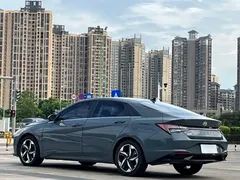 2021 Hyundai Elantra 1.5L CVT LUX Premium — фото 9