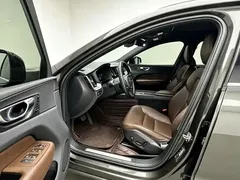 2021 Volvo XC60 T5 4WD Luxury — фото 8