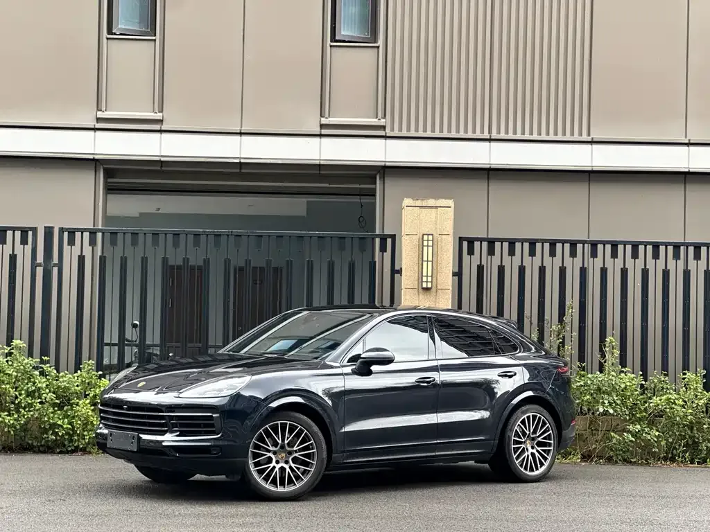 2022 Porsche Cayenne Coupe 3.0T Platinum