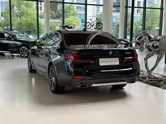 2022 BMW 5 Series 5 525Li M, чёрный — фото 9