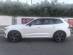 2021 Volvo XC60 Hybrid T8 E Hybrid Sport, белый — фото 4