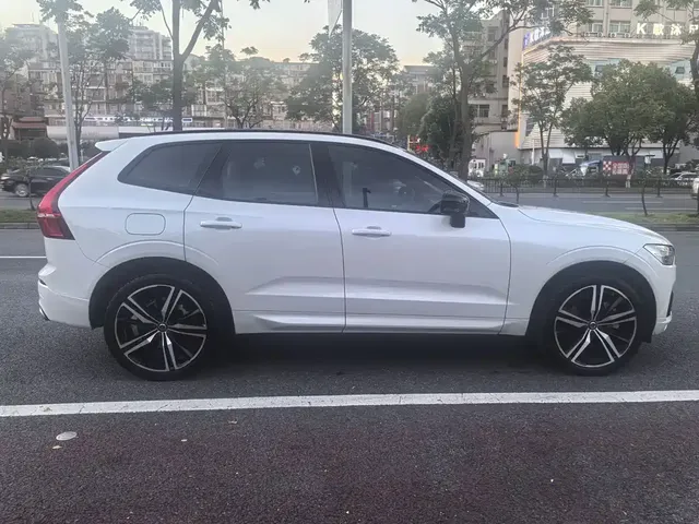 2021 Volvo XC60 T8 PHEV Sport