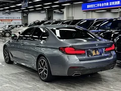 2022 BMW 5 Series 5 530i M — фото 5