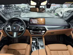 2022 BMW 5 Series 5 530i M — фото 14