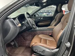 2022 Volvo XC60 B5 4WD Luxury — фото 5