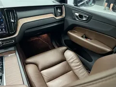 2022 Volvo XC60 B5 4WD Luxury — фото 10