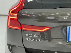 2022 Volvo XC60 B5 4WD Luxury — фото 16