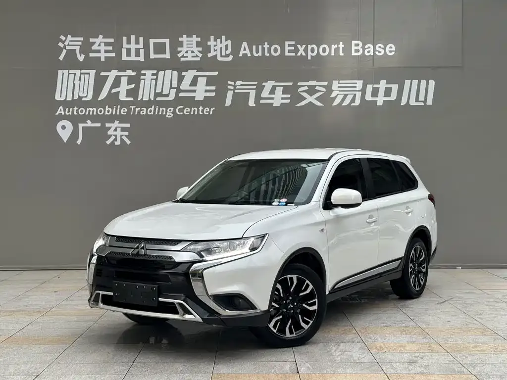 2020 Mitsubishi Outlander 2.0L 2WD 5