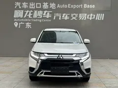 2020 Mitsubishi Outlander 2.0L 2WD 5, белый — фото 2
