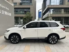 2020 Mitsubishi Outlander 2.0L 2WD 5, белый — фото 3