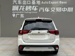 2020 Mitsubishi Outlander 2.0L 2WD 5, белый — фото 4