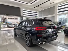 2022 BMW X5 40Li M, чёрный — фото 15