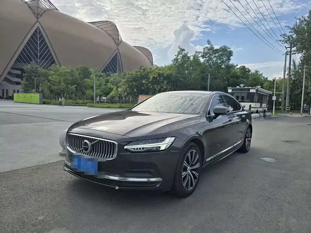 2022 Volvo S90