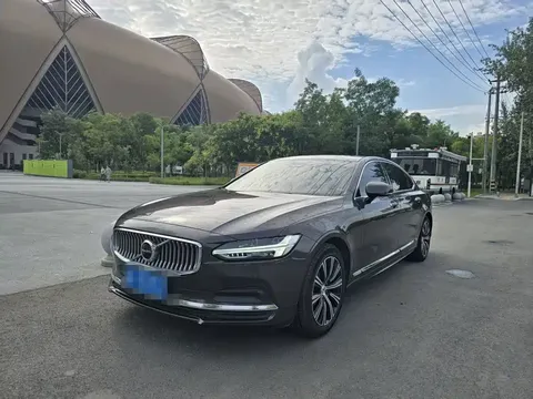 2022 Volvo S90