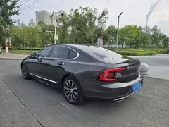 2022 Volvo S90 — фото 4
