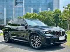 2021 BMW X5 xDrive30i M, чёрный — фото 3