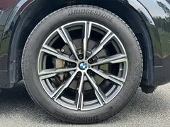 2021 BMW X5 xDrive30i M, чёрный — фото 17