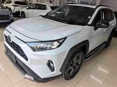 2022 Toyota RAV4 2.0L CVT 4WD Premium, белый — фото 1