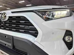 2022 Toyota RAV4 2.0L CVT 4WD Premium, белый — фото 17