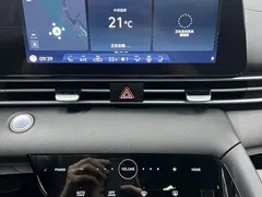 2022 Hyundai Elantra 1.5L CVT LUX Premium — фото 10
