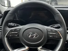 2022 Hyundai Elantra 1.5L CVT LUX Premium — фото 13