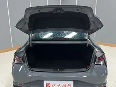 2022 Hyundai Elantra 1.5L CVT LUX Premium — фото 16