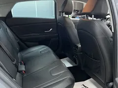 2022 Hyundai Elantra 1.5L CVT LUX Premium — фото 20