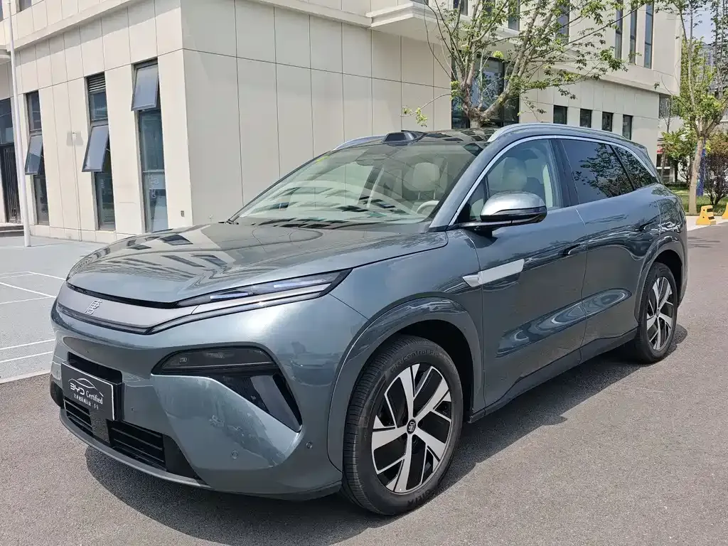 2025 BYD Tang L 215KM