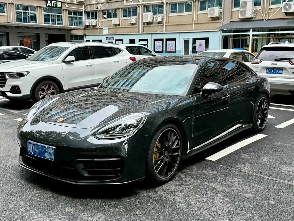 2023 Porsche Panamera Platinum 2.9T