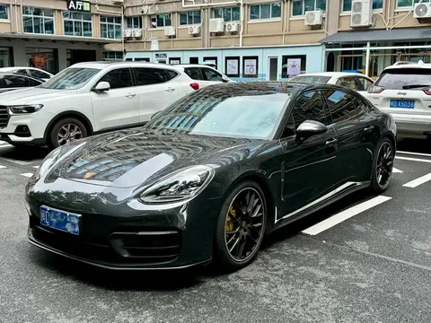 2023 Porsche Panamera Platinum 2.9T