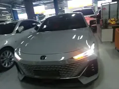2022 Changan UNI-V 1.5T Premium — фото 3