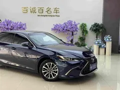 2021 Lexus ES 300h, синий — фото 4