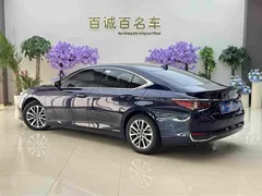 2021 Lexus ES 300h, синий — фото 7