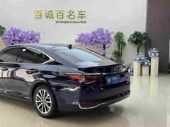 2021 Lexus ES 300h, синий — фото 8
