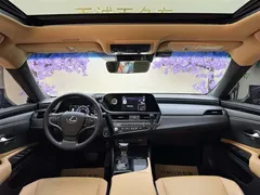 2021 Lexus ES 300h, синий — фото 13